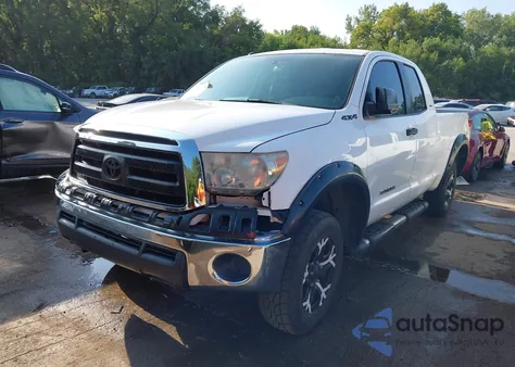 2011 Toyota Tundra Grade 4.6L V8 z USA, uszkodzony, nr VIN 5TFUM5F14BX026758